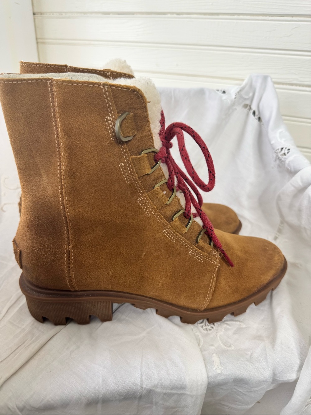 Sorel Phoenix Tan Suede Lace-Up Ankle Boots with Red Laces
